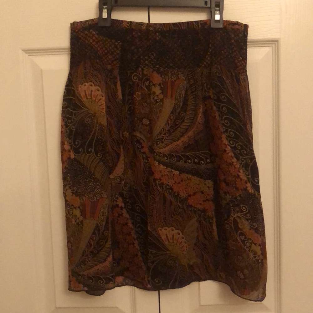 100% Silk Beautiful skirt from Hugo Boss.